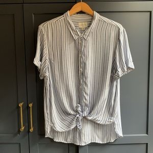 Blue and White Short Sleeve AE Button Down. Tied/High-Low Hem. Size L.